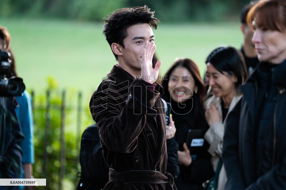 LFW - Burberry Outside