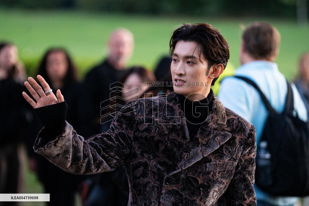 LFW - Burberry Outside