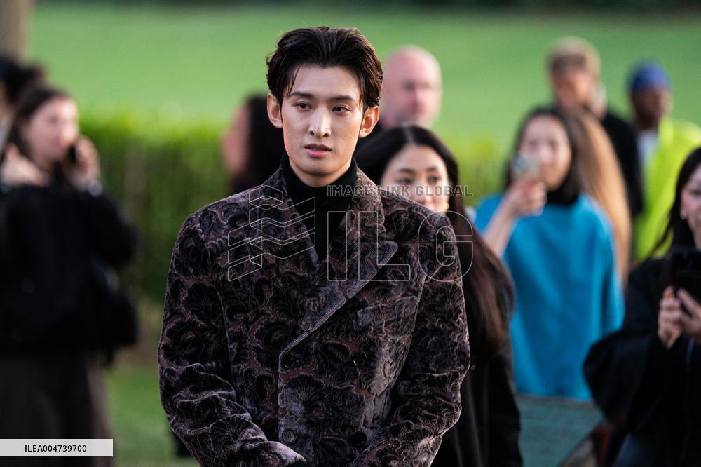 LFW - Burberry Outside