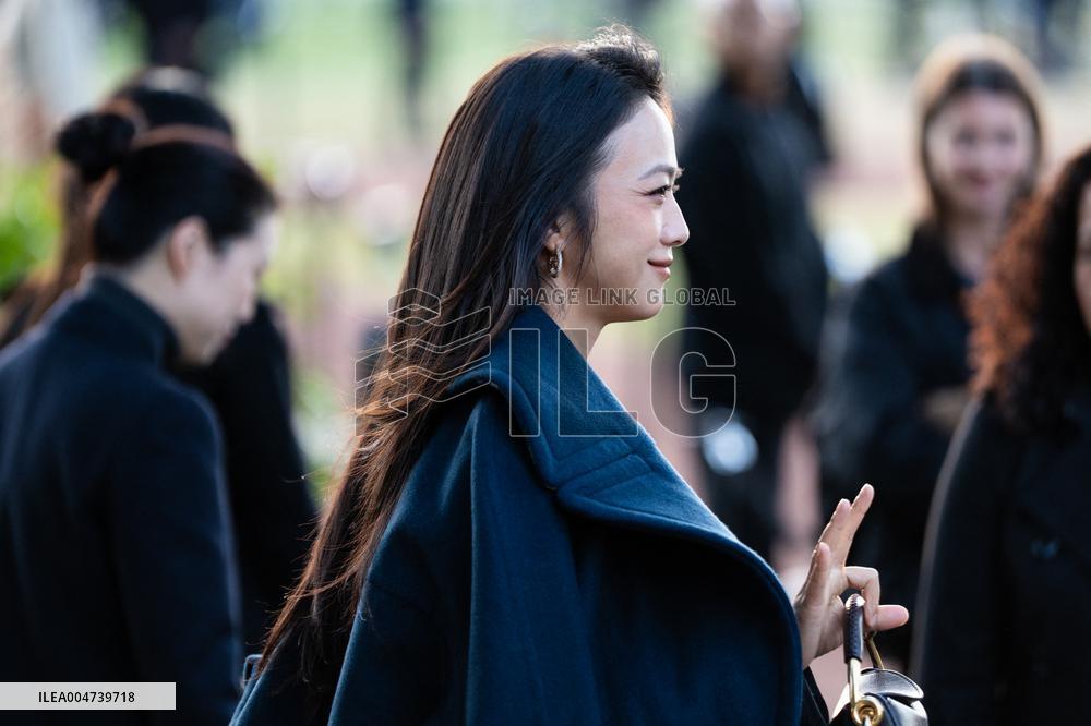 LFW - Burberry Outside