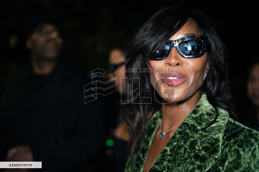 LFW - Burberry Outside