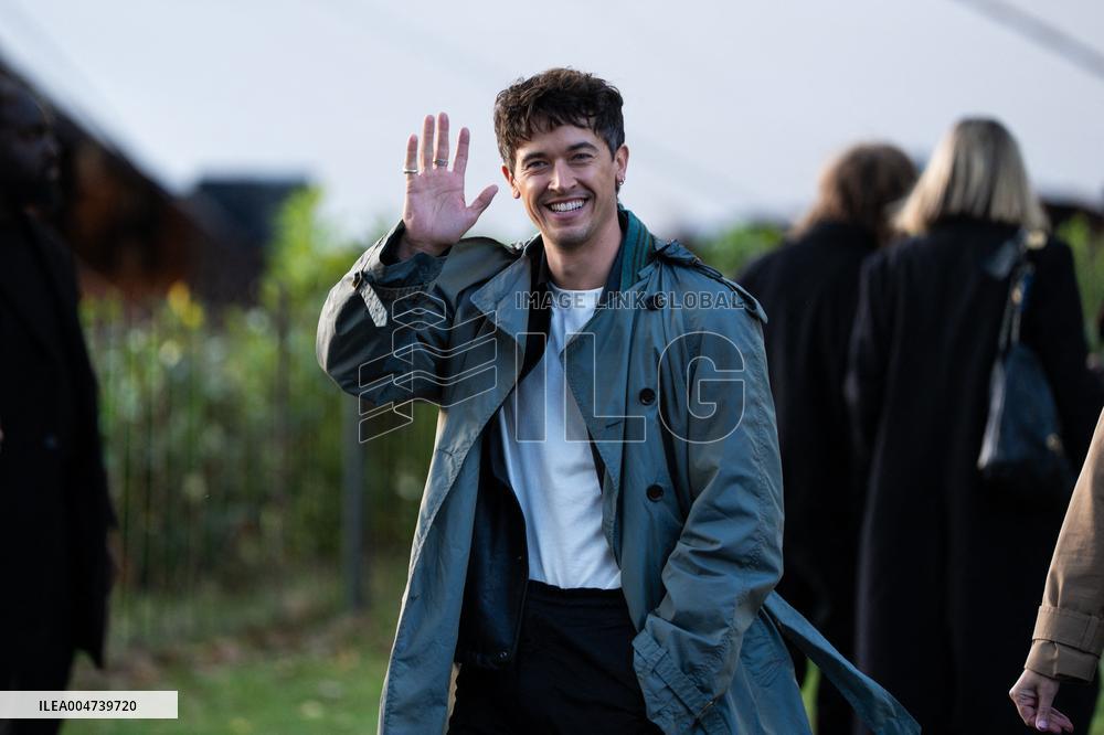 LFW - Burberry Outside