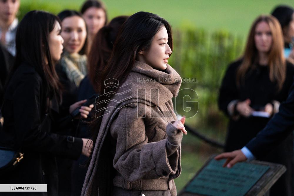 LFW - Burberry Outside