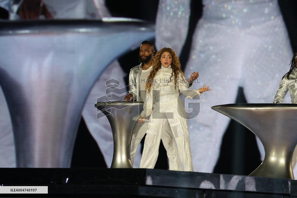 Shakira Performs In Mexico