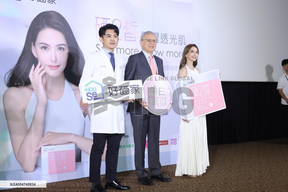 Taiwanese Female Model Hannah Quinlivan