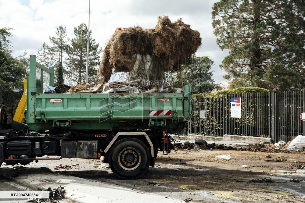 Farmers Protest Outside the Tarn-Et-Garonne Departmental Council - Montauban