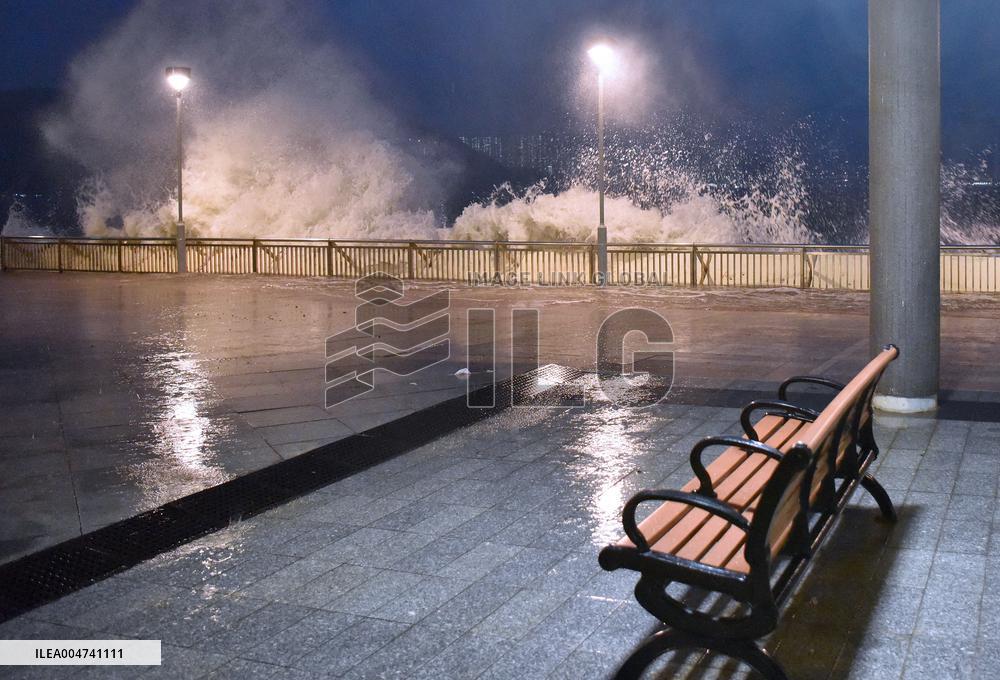 Hong Kong During Typhoon Ragasa