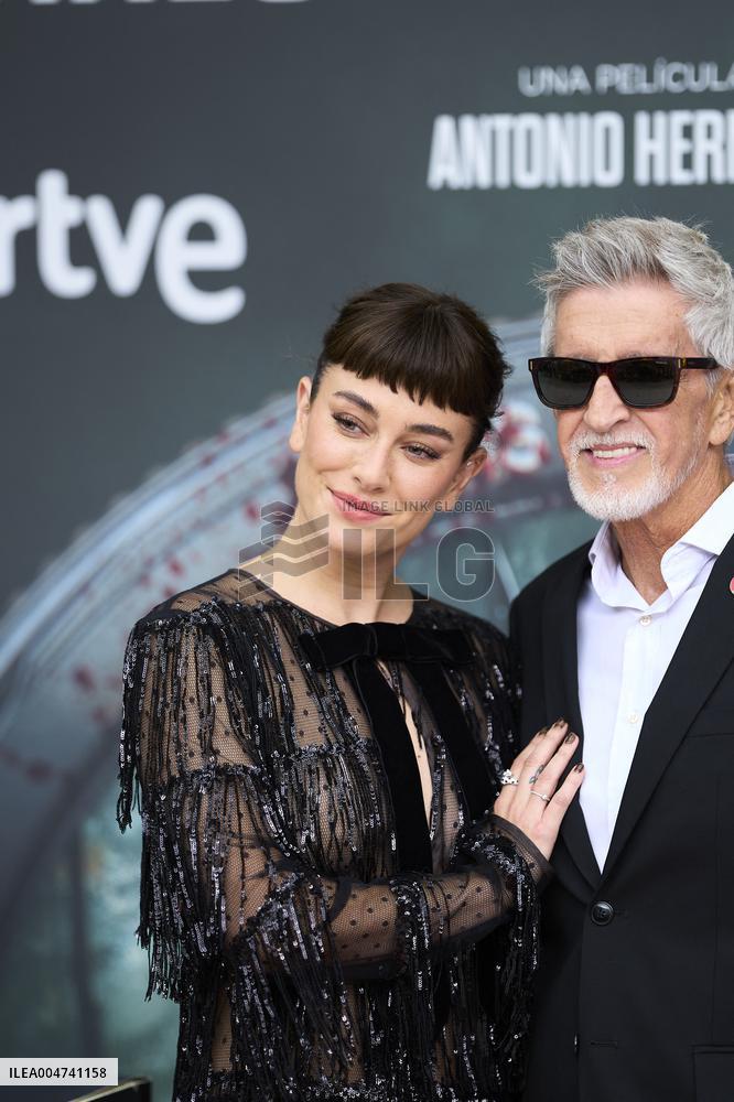 73rd San Sebastian International Film Festival - 'Similar a Murder - Parecido a un asesinato' Red Carpet