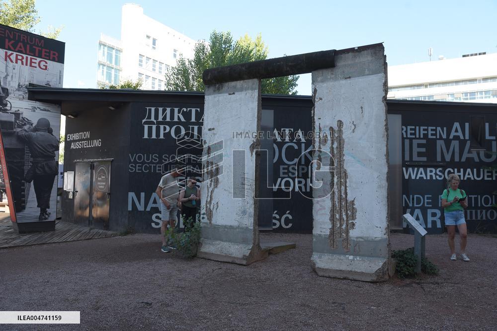 Illustration - The Remains of the Berlin Wall