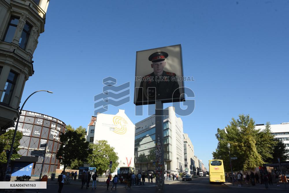 Illustration - The Remains of the Berlin Wall