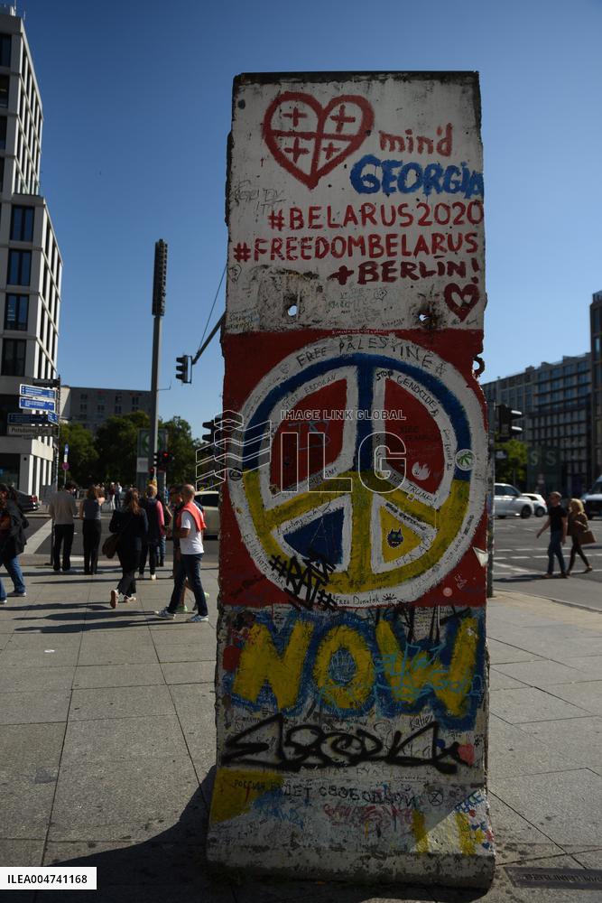 Illustration - The Remains of the Berlin Wall