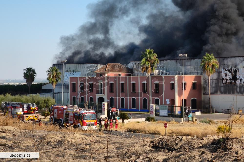 A Fire Razes The Huerta Campo Rico Factory - Spain