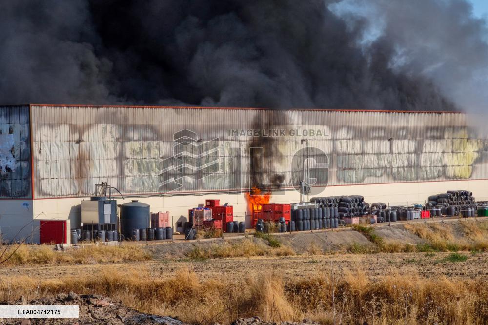 A Fire Razes The Huerta Campo Rico Factory - Spain