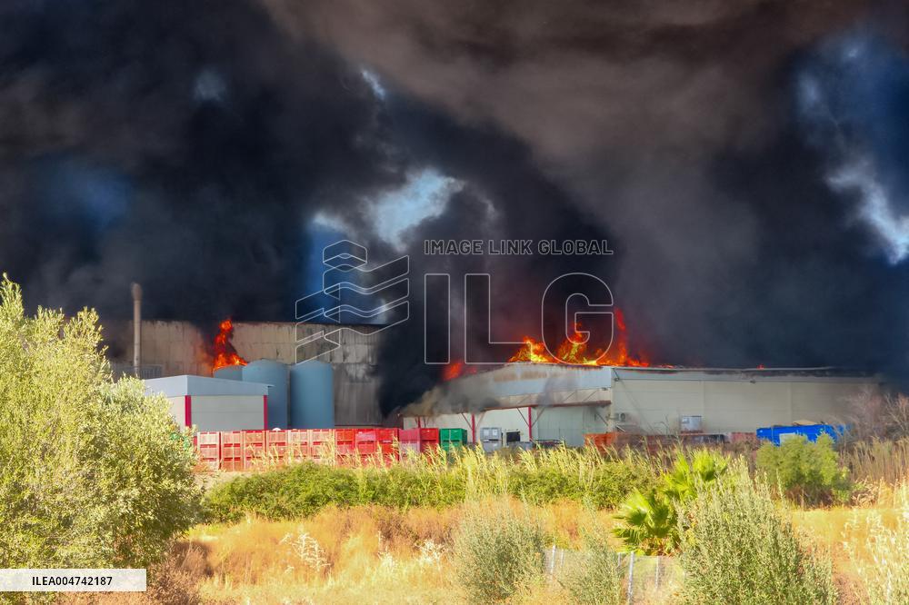 A Fire Razes The Huerta Campo Rico Factory - Spain