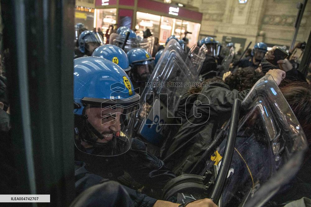 Police Clashes With Protesters At Gaza March Near Central Station - Milan