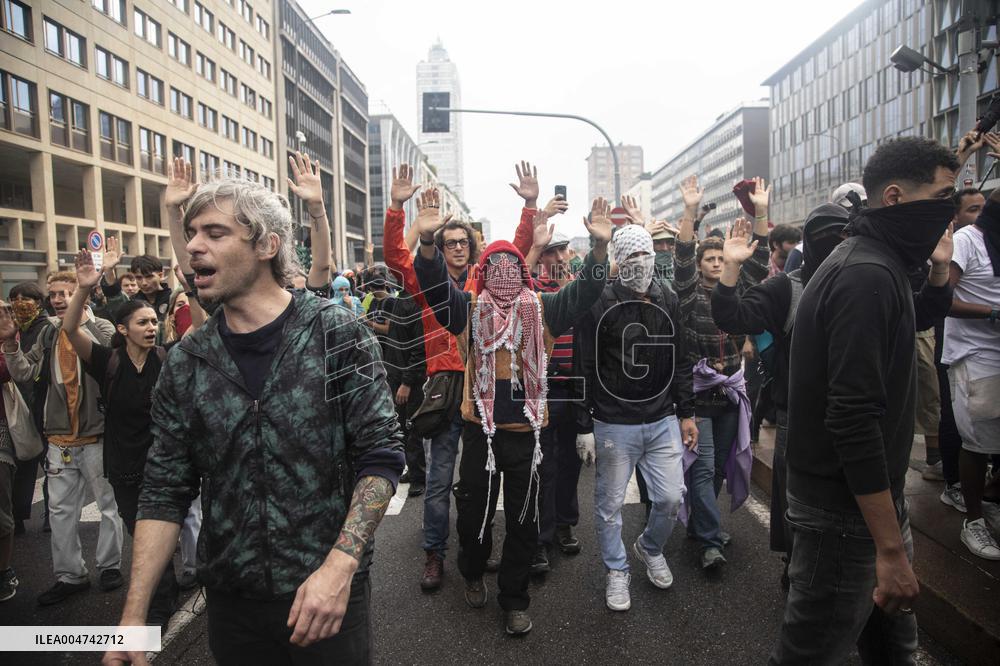 Police Clashes With Protesters At Gaza March Near Central Station - Milan