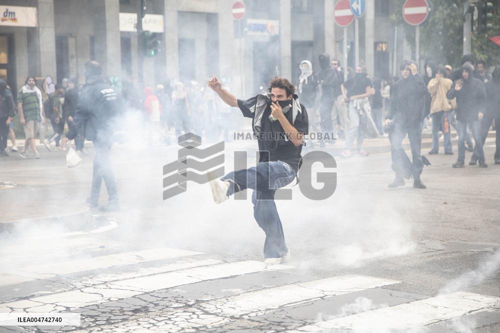 Police Clashes With Protesters At Gaza March Near Central Station - Milan