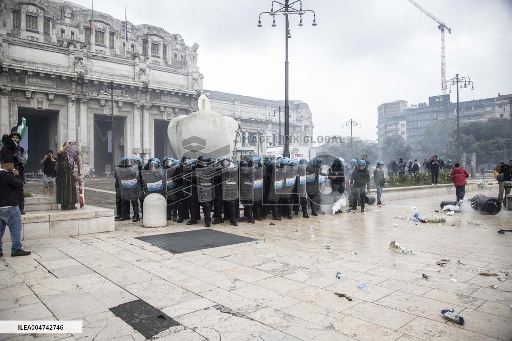 Police Clashes With Protesters At Gaza March Near Central Station - Milan