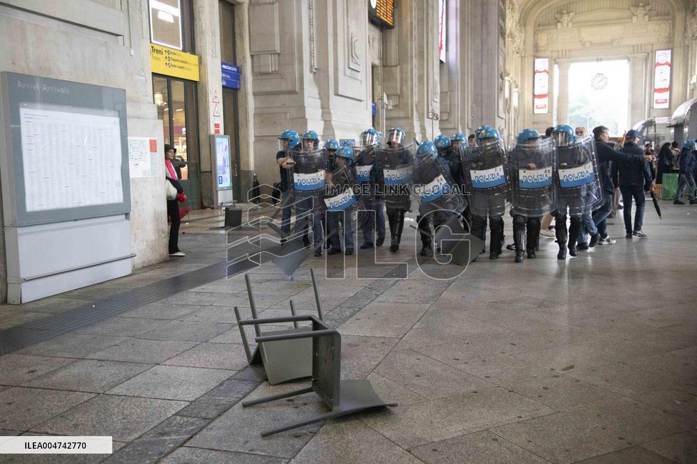 Police Clashes With Protesters At Gaza March Near Central Station - Milan