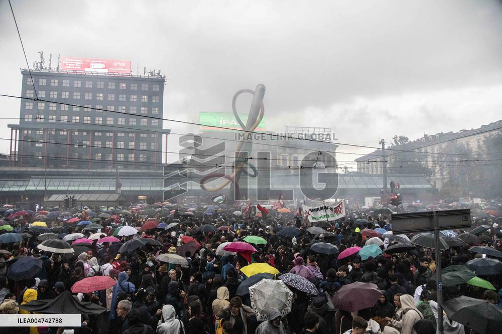 Police Clashes With Protesters At Gaza March Near Central Station - Milan