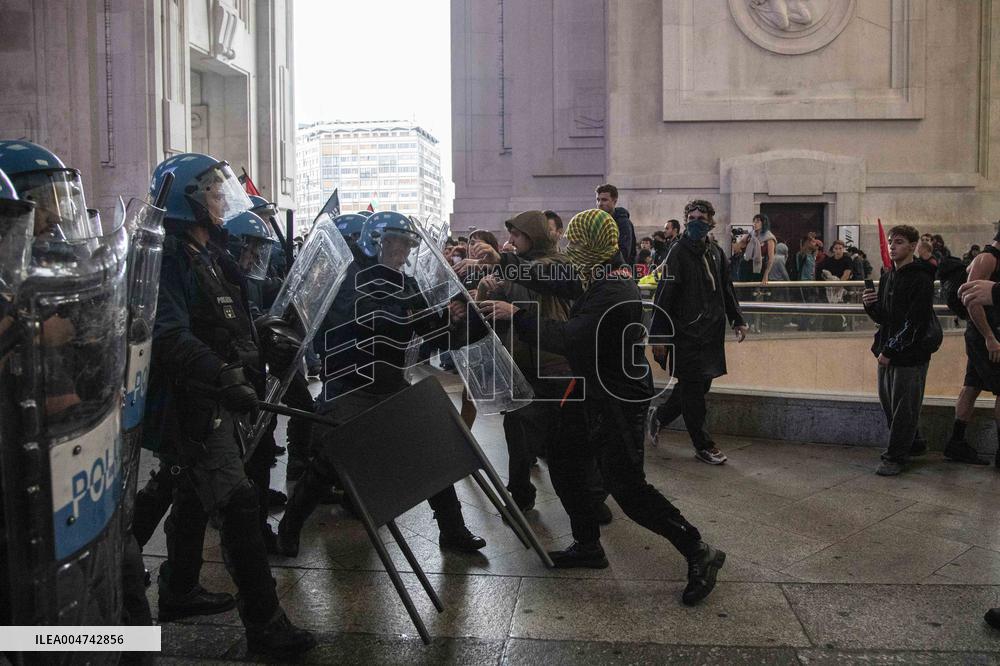 Police Clashes With Protesters At Gaza March Near Central Station - Milan