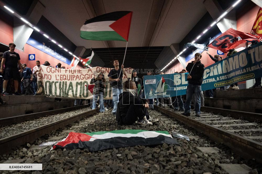 Demonstation in Porta Susa Railway Station - Turin