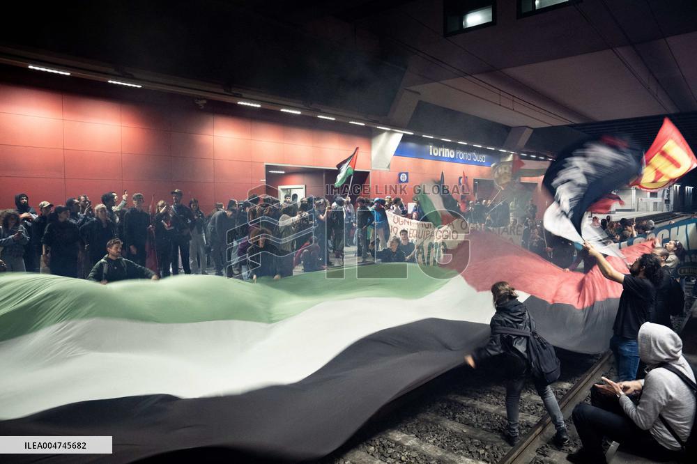 Demonstation in Porta Susa Railway Station - Turin