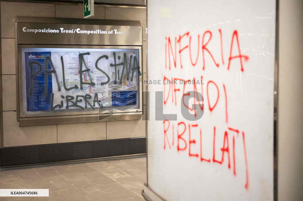 Demonstation in Porta Susa Railway Station - Turin