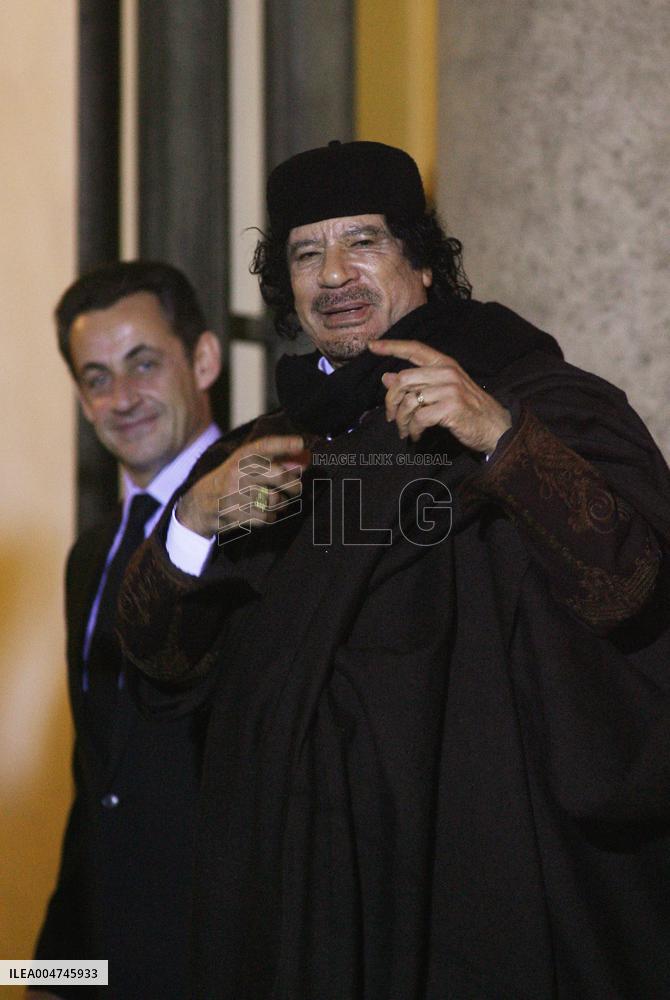 Moammar Gadhafi arrives at the Elysee Palace to sign contracts - Paris