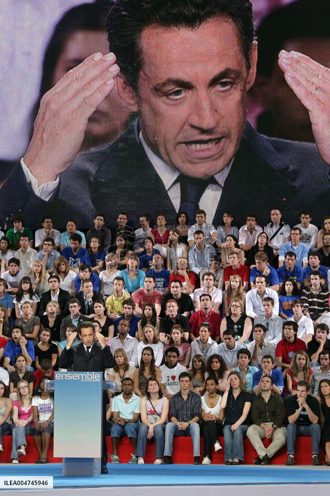 Nicolas Sarkozy holds a rally at Paris-Bercy - Paris