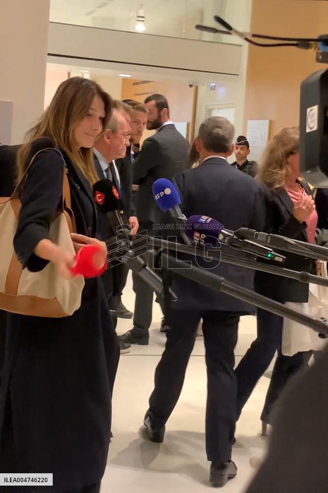 Carla Bruni Grabs The Windscreen Of A Mediapart Microphone