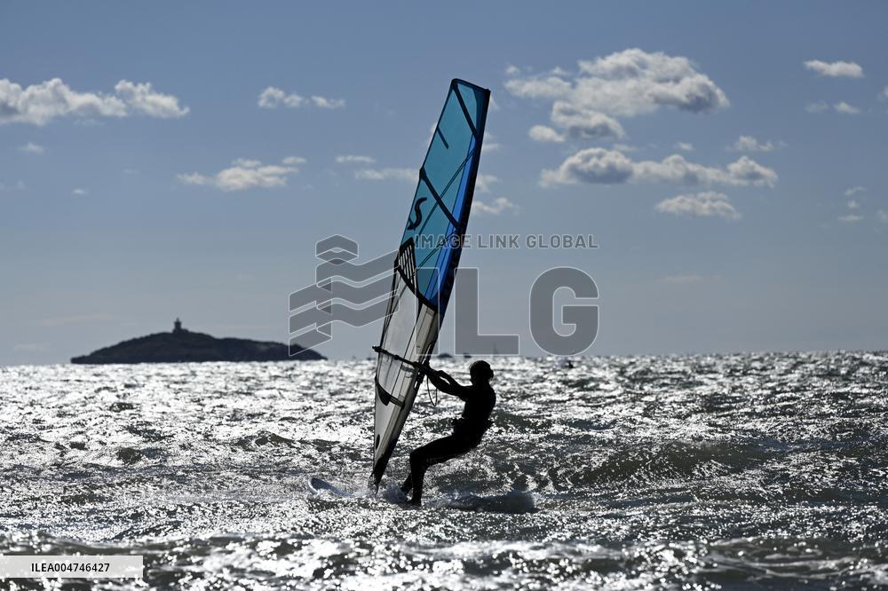 Windsurfer Illustrations - France