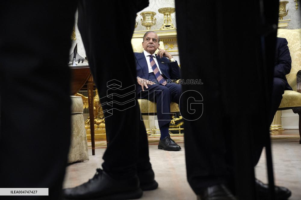 Donald Trump with Shehbaz Sharif - Washington