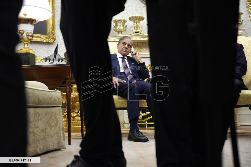 Donald Trump with Shehbaz Sharif - Washington