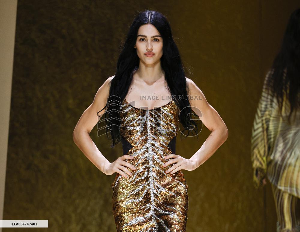 MFW Amelia Gray Hamlin walks the runway at the Roberto Cavalli MP