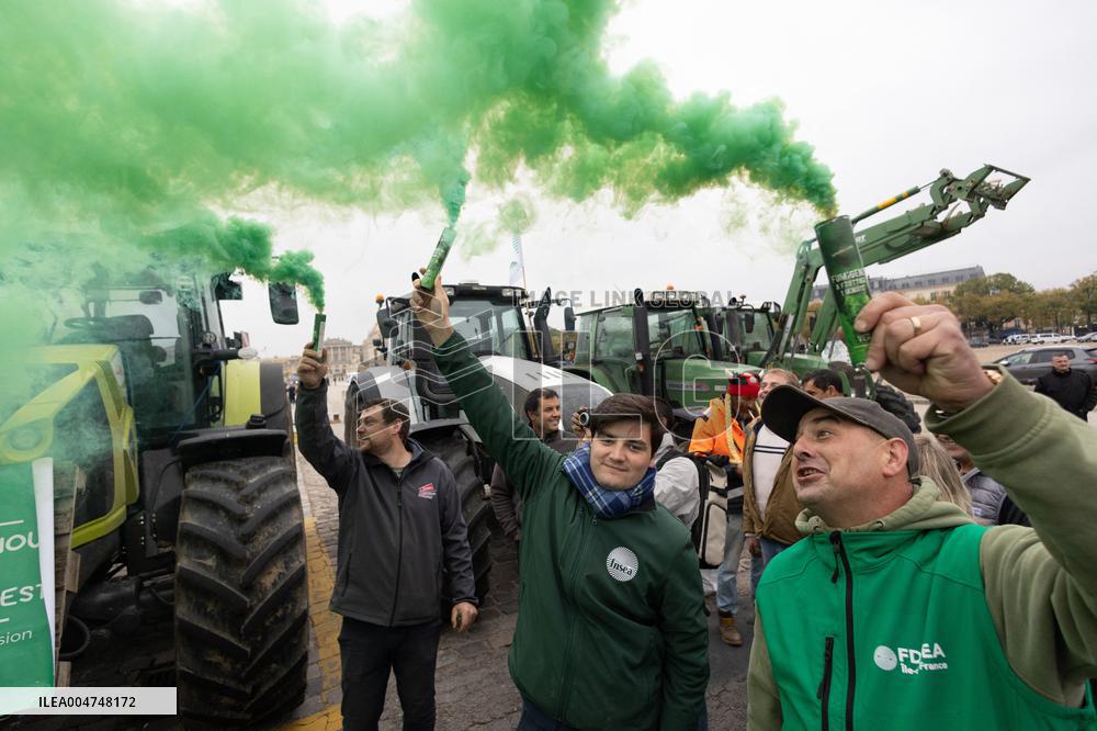 FNSEA Protest against unfair competition - Versailles