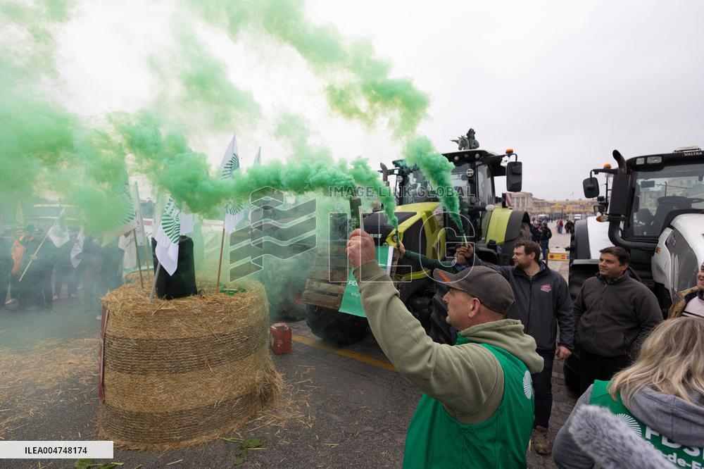 FNSEA Protest against unfair competition - Versailles