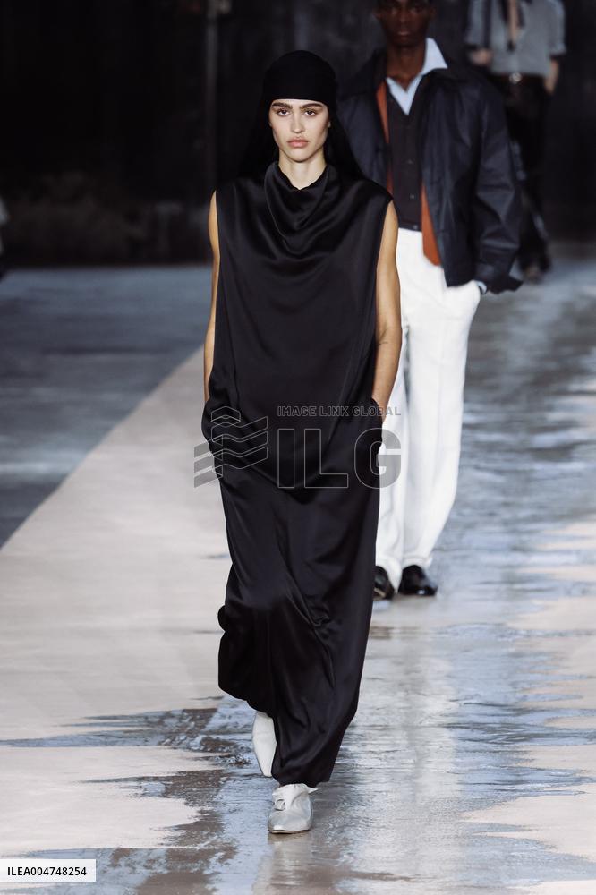 MFW - Amelia Gray Hamlin At Boss Runway