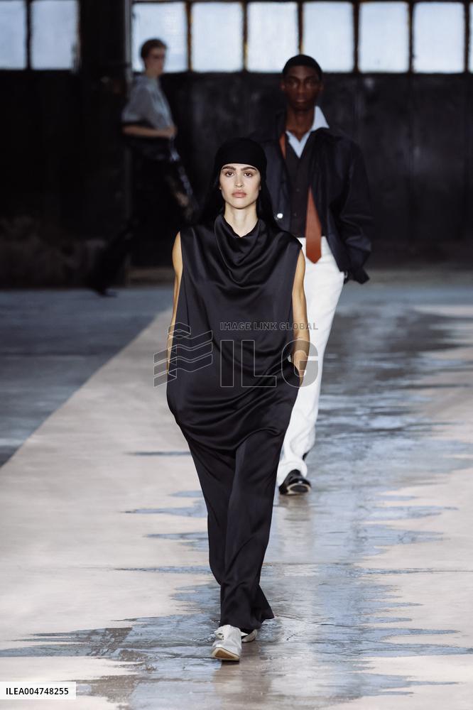 MFW - Amelia Gray Hamlin At Boss Runway