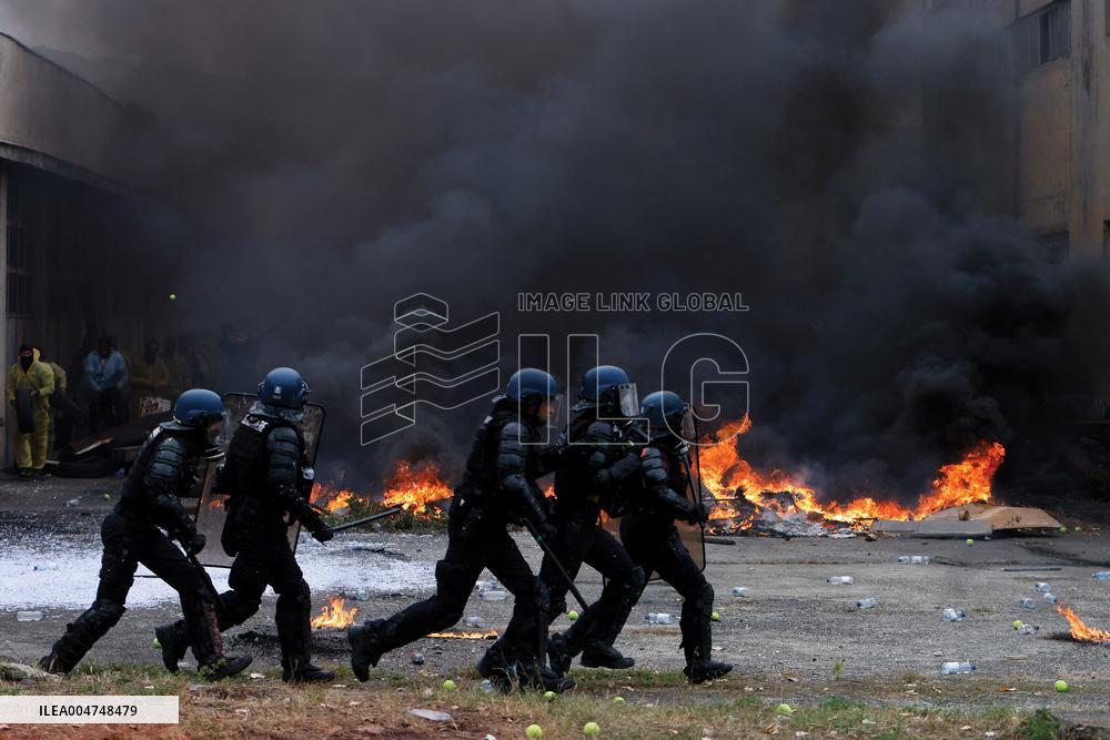 Riot Police Drill - Bucharest