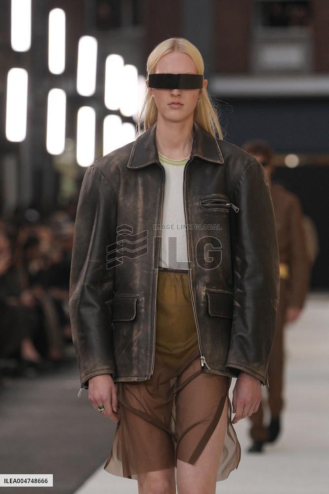 MFW - MM6 Maison Margiela Fashion Show Runway