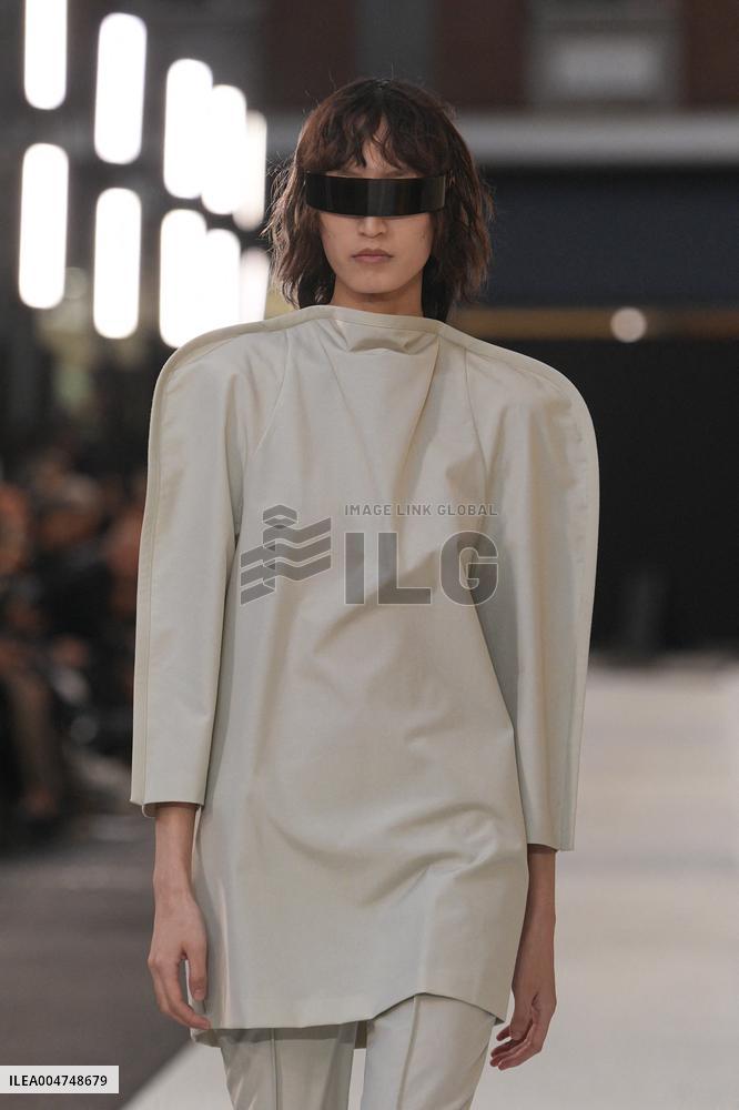 MFW - MM6 Maison Margiela Fashion Show Runway