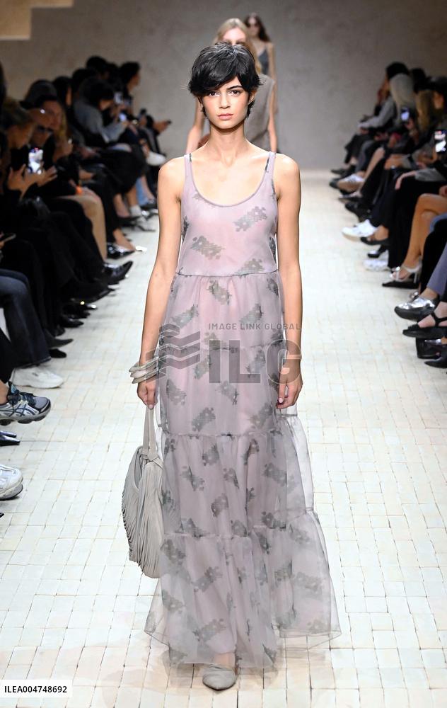 MFW - Giorgio Armani Runway