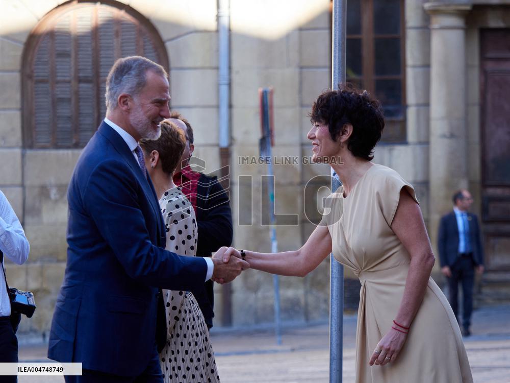 Royals visit the Community of Navarre