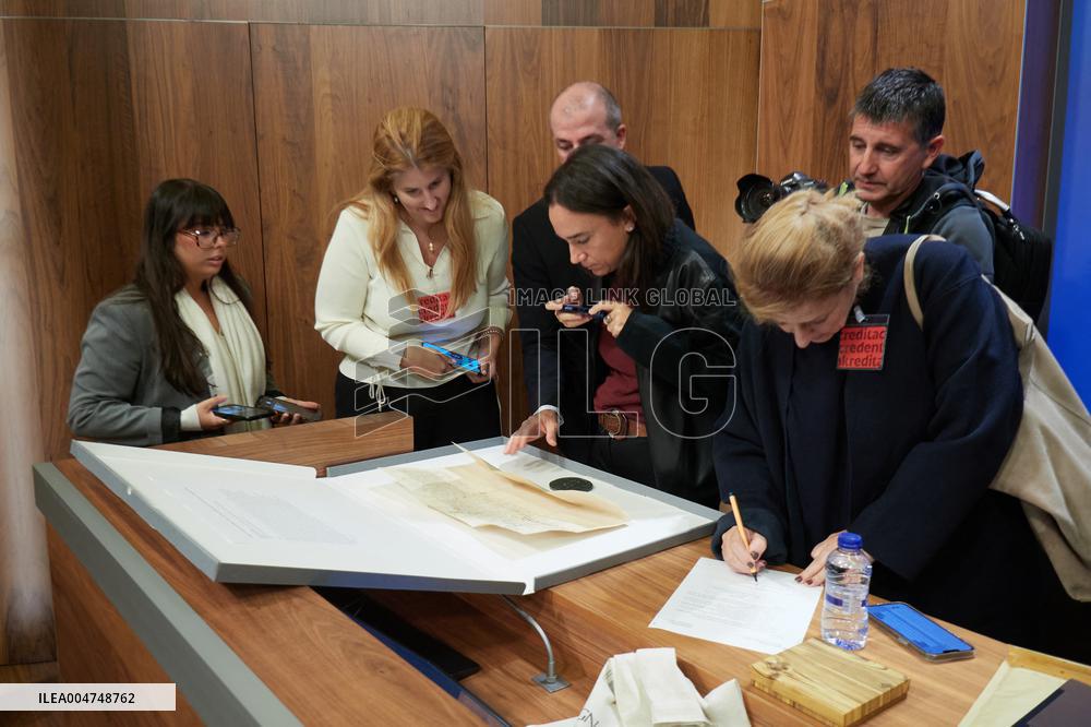 Royals visit the Community of Navarre