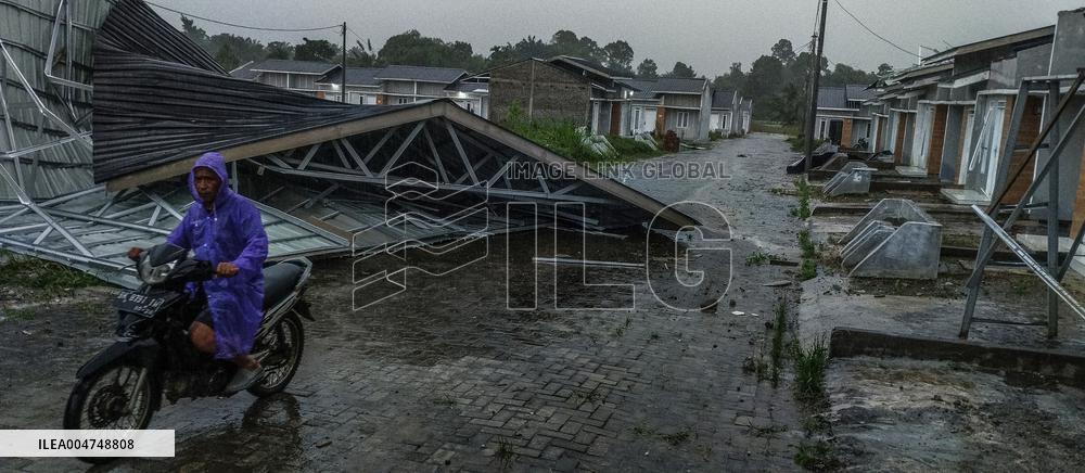 Subsidized Homes Fail Wind Test - Indonesia