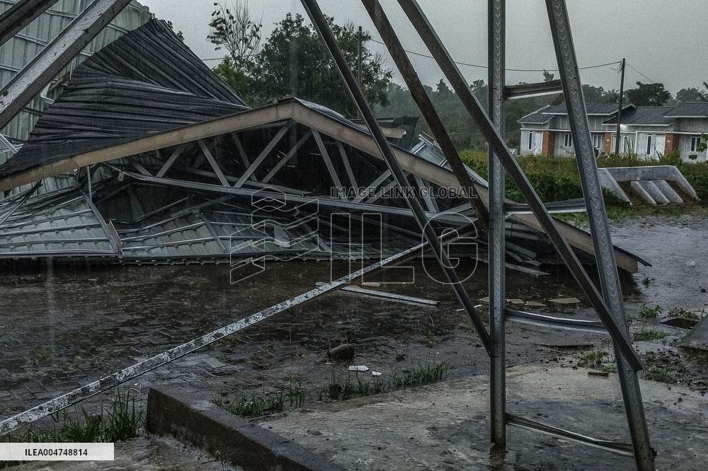 Subsidized Homes Fail Wind Test - Indonesia