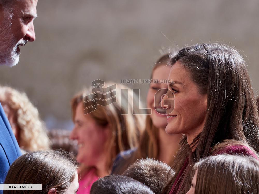 Royals Visit The Community Of Navarre