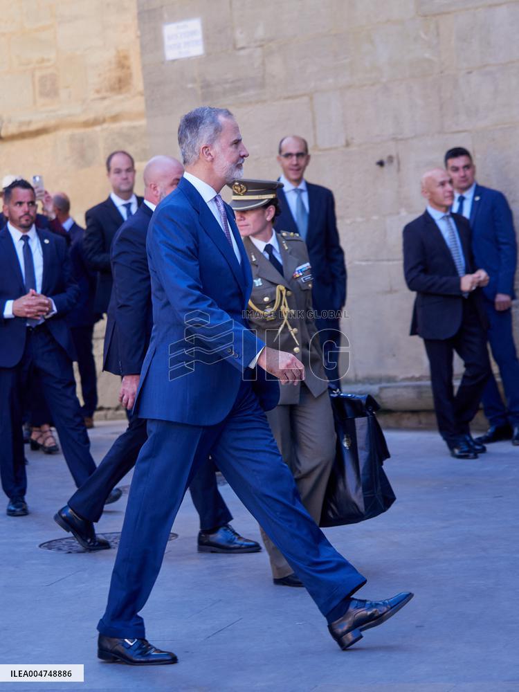 Royals Visit The Community Of Navarre