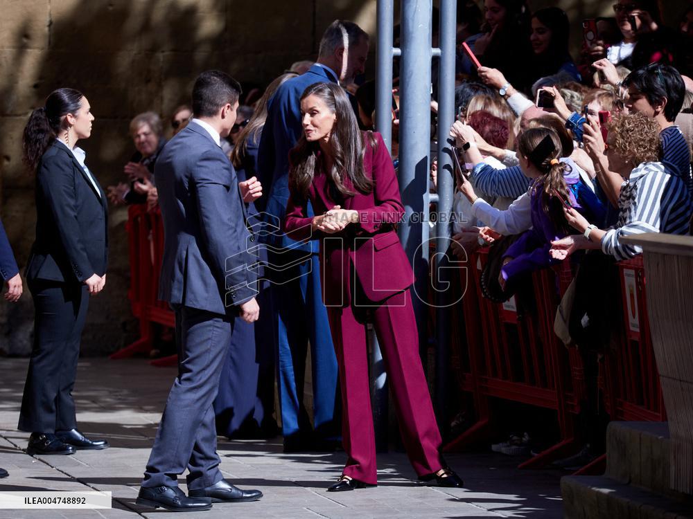 Royals Visit The Community Of Navarre